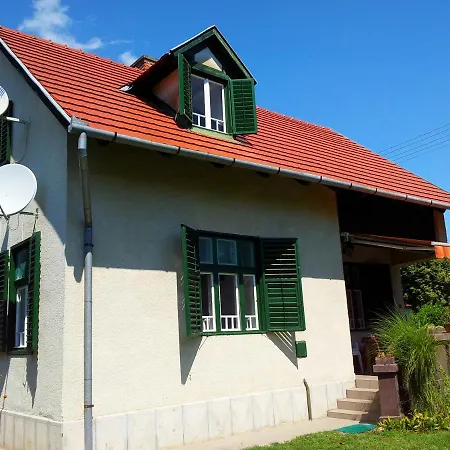 Macko Nyaralo Holiday home *