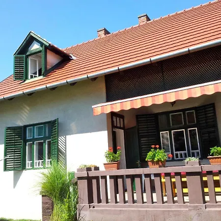Macko Nyaralo Holiday home *